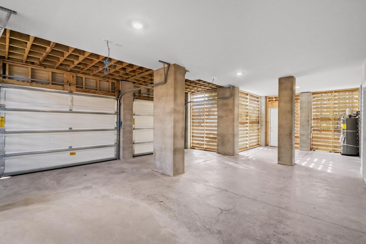 319 Crossing Ct. Photo 37