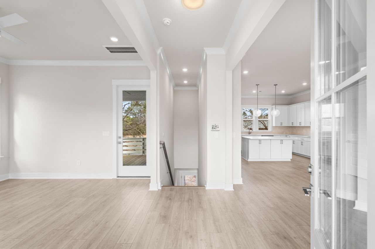 319 Crossing Ct. Photo 5