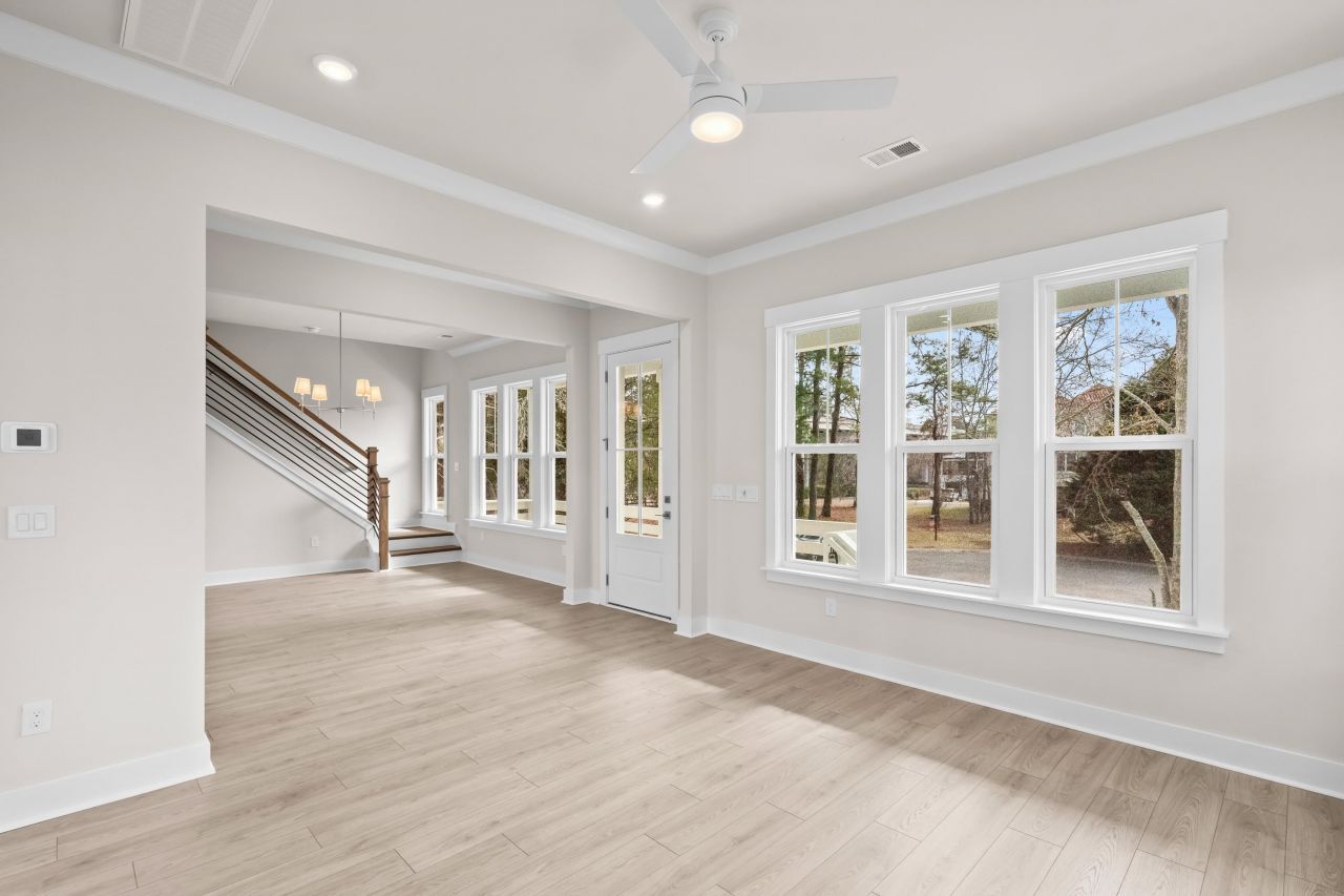 319 Crossing Ct. Photo 7