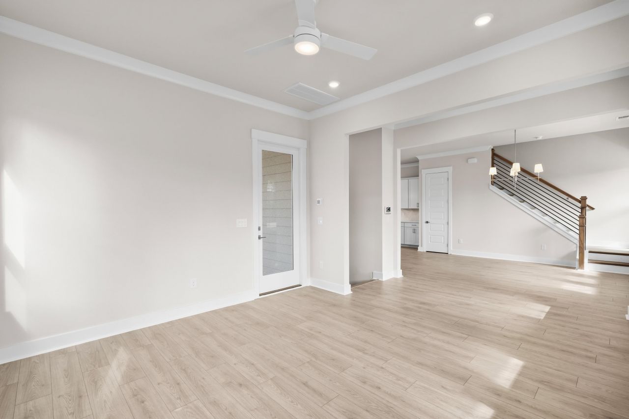 319 Crossing Ct. Photo 8