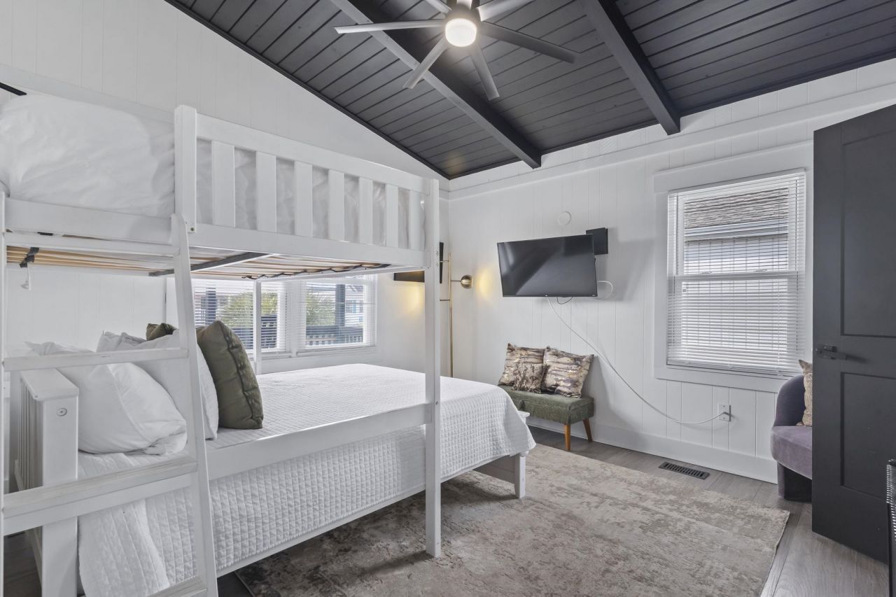 324 54th Ave. N Photo 23