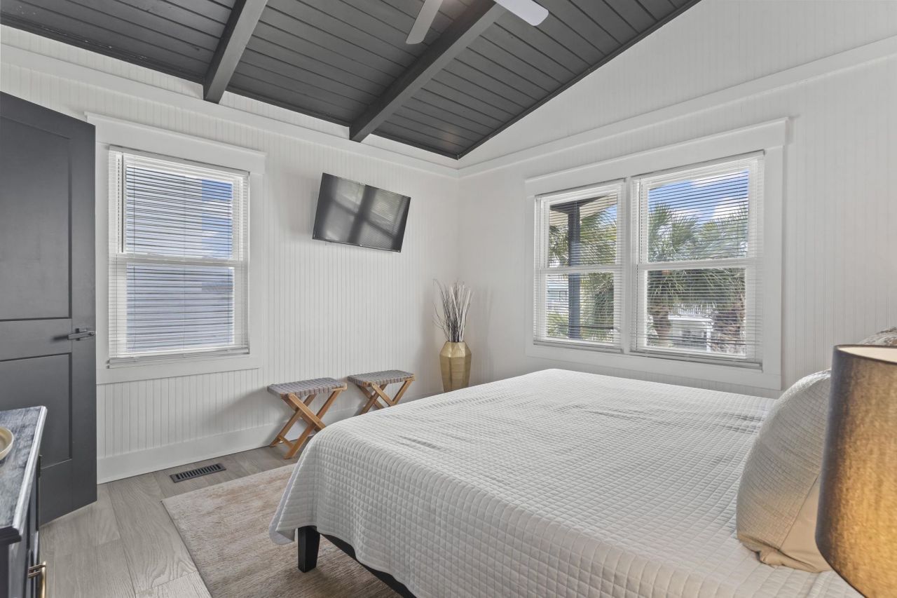 324 54th Ave. N Photo 24