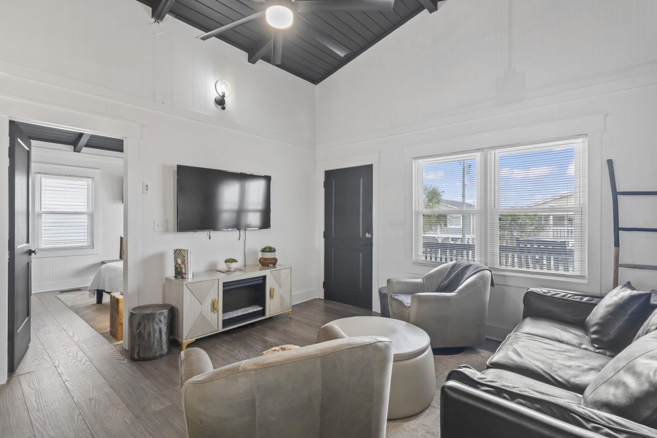 324 54th Ave. N Photo 5