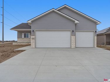 711 Terrace View Drive , Lincoln, NE 68372