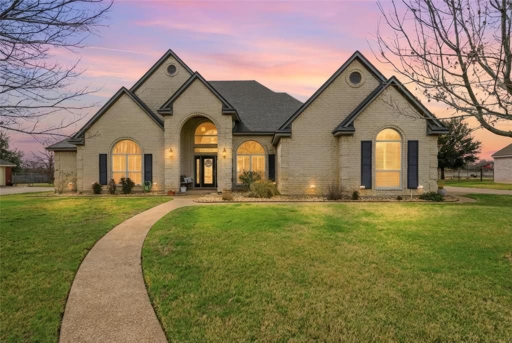 613 Remington Park Drive, Robinson, TX 76706 Main Photo