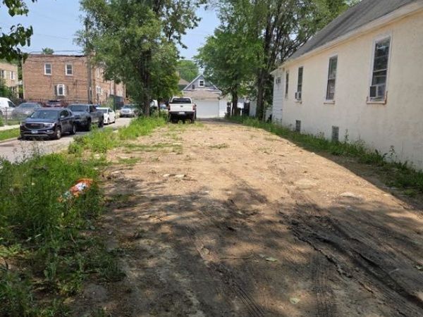 6561 N Seeley Avenue, Chicago, IL 60645