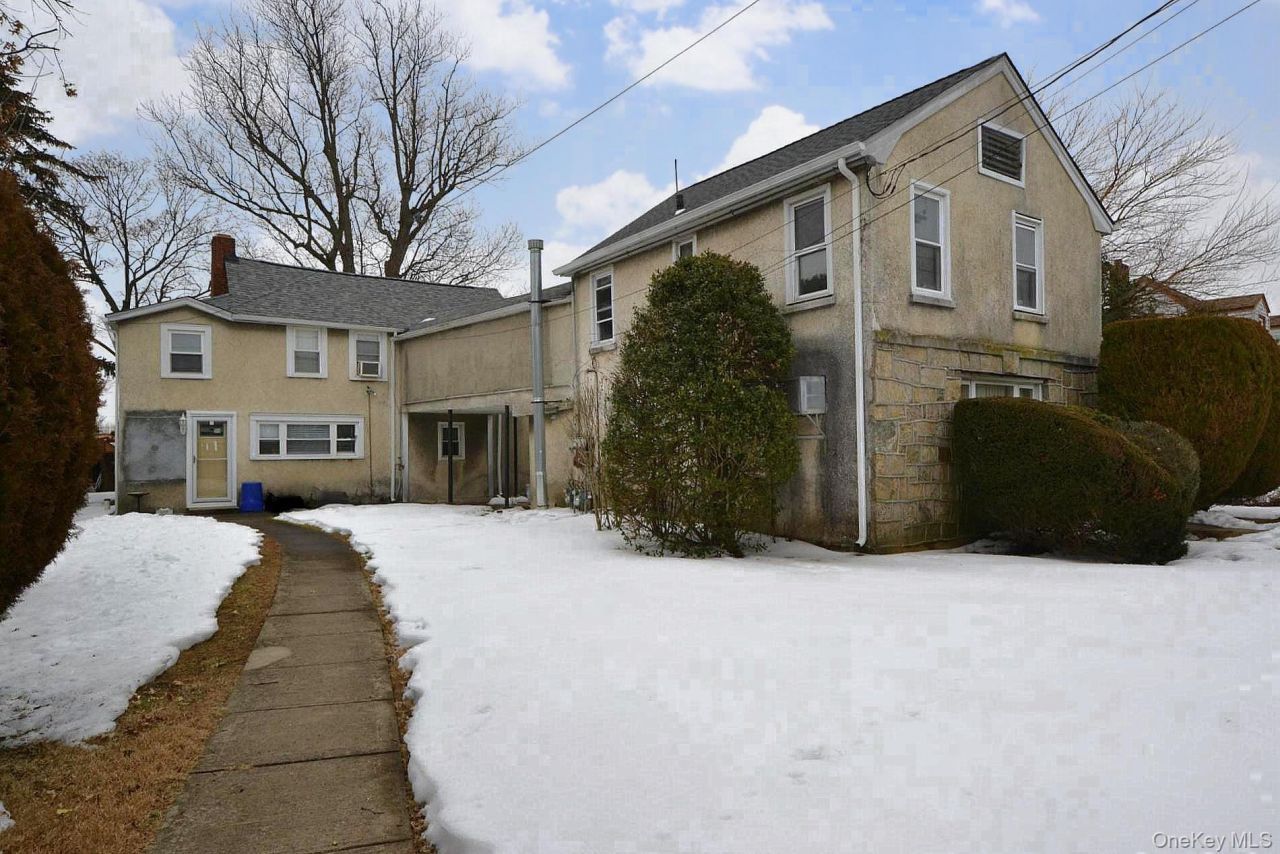 463 S Bayview Avenue, Freeport, NY 11520 Main Photo