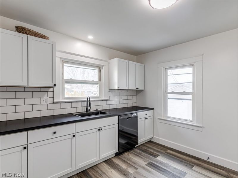 577 Essex Street, Akron, OH 44306 Photo 3