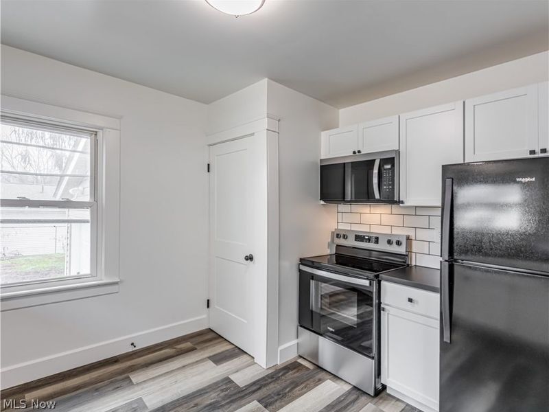 577 Essex Street, Akron, OH 44306 Photo 4