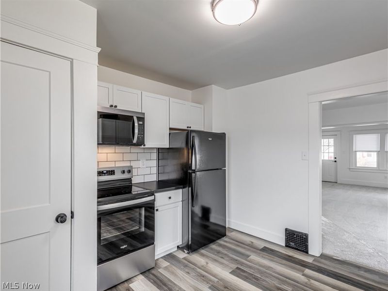 577 Essex Street, Akron, OH 44306 Photo 5