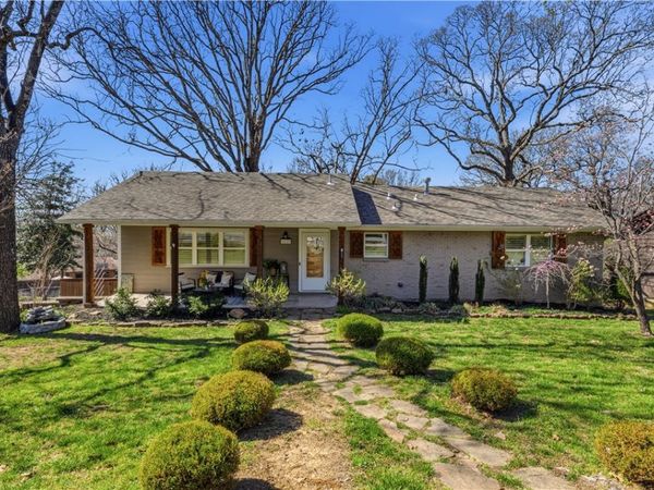 1617 W Shadowridge Drive, Fayetteville, AR 72701