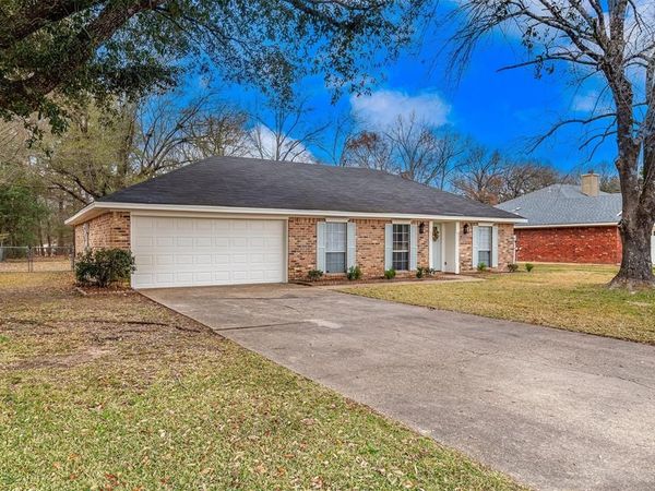 10082 Freedoms Way , Keithville, LA 71047