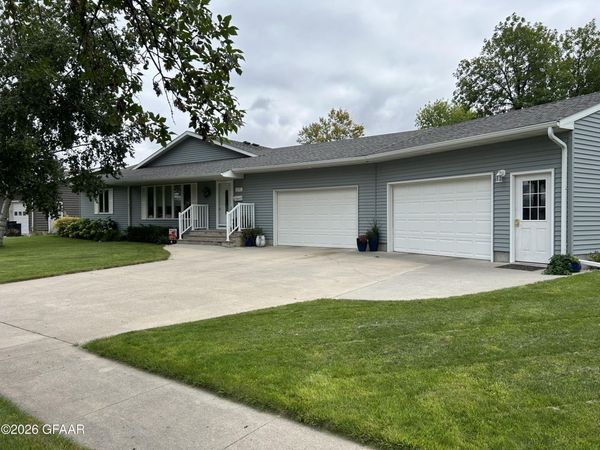 1320 MANVEL Avenue , Grafton, ND 58237