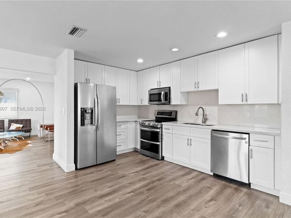 10360 SW 24th St , Miami, FL 33165