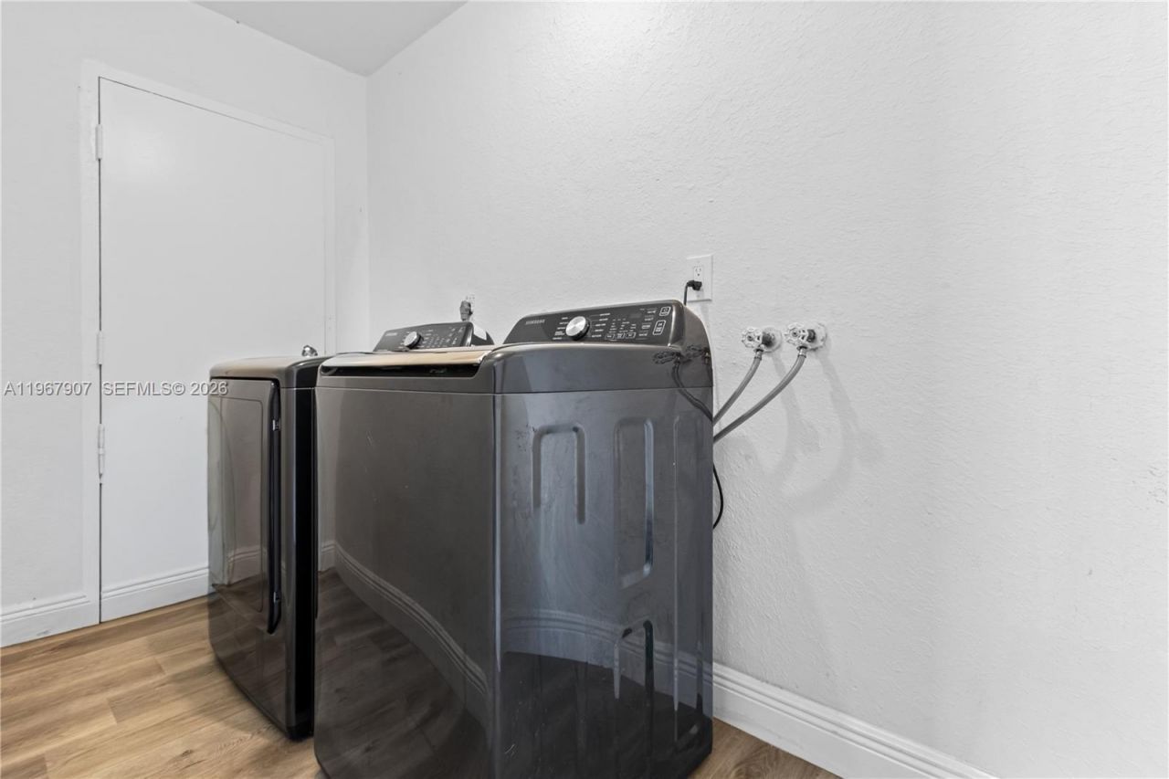 10360 SW 24th St , Miami, FL 33165 Photo