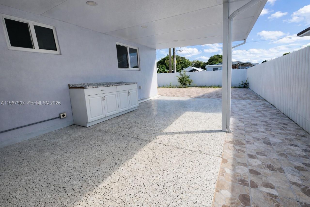 10360 SW 24th St , Miami, FL 33165 Photo