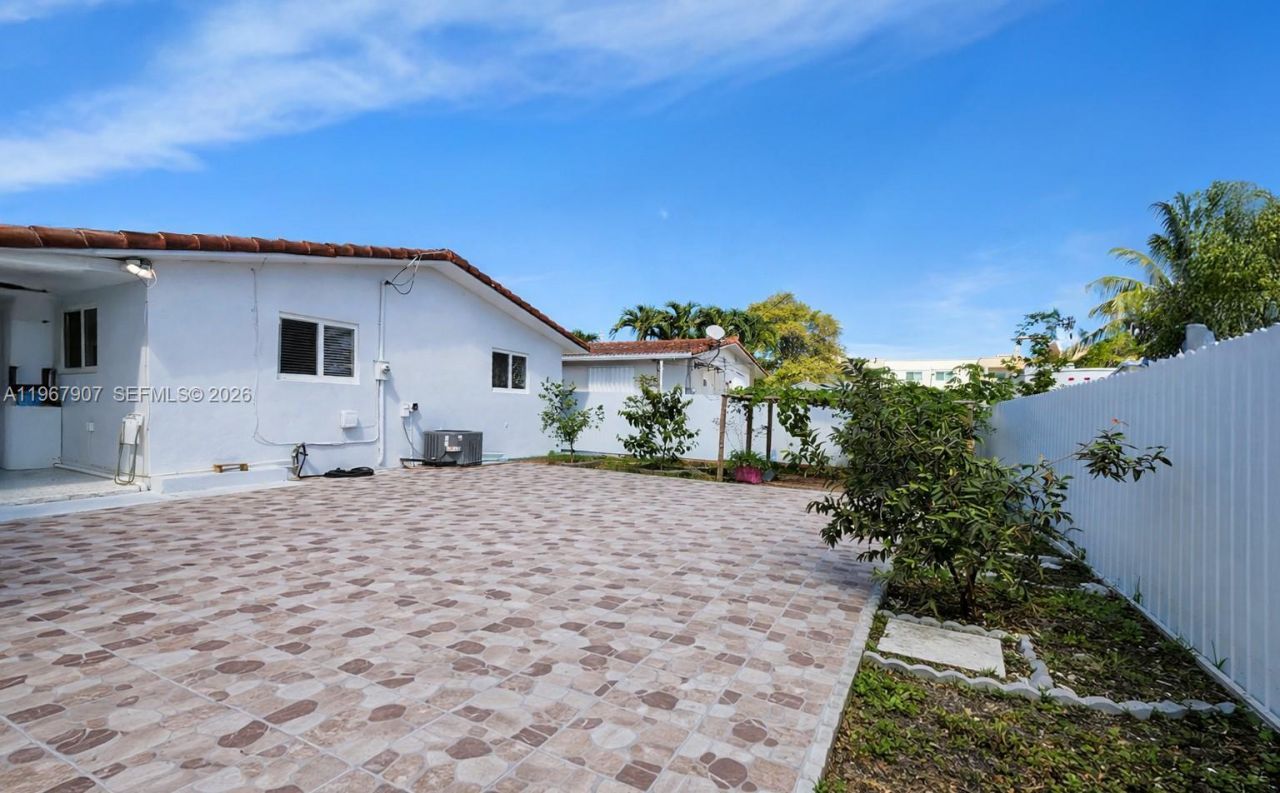 10360 SW 24th St , Miami, FL 33165 Photo