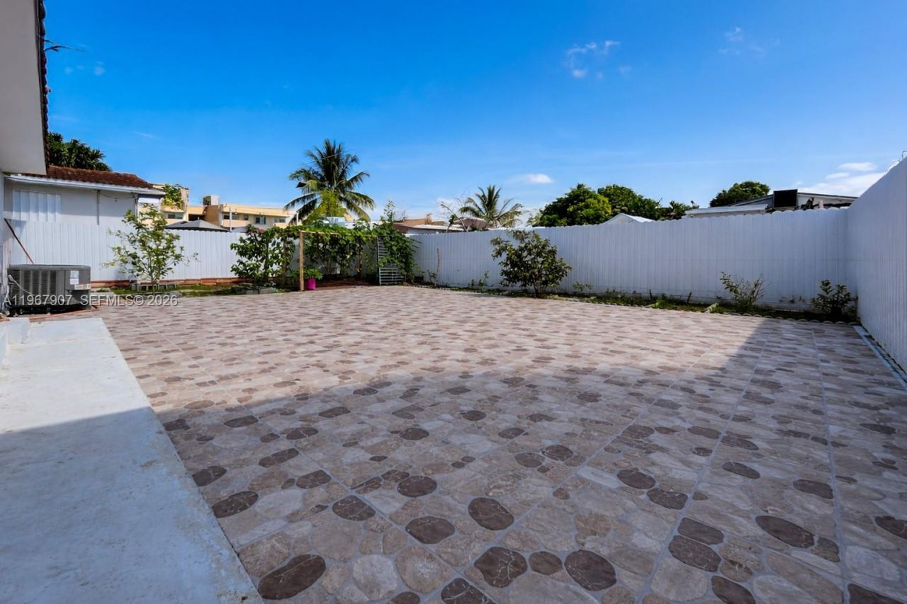 10360 SW 24th St , Miami, FL 33165 Photo