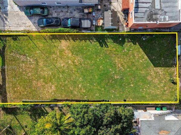 1753 NW 19th St , Miami, FL 33125