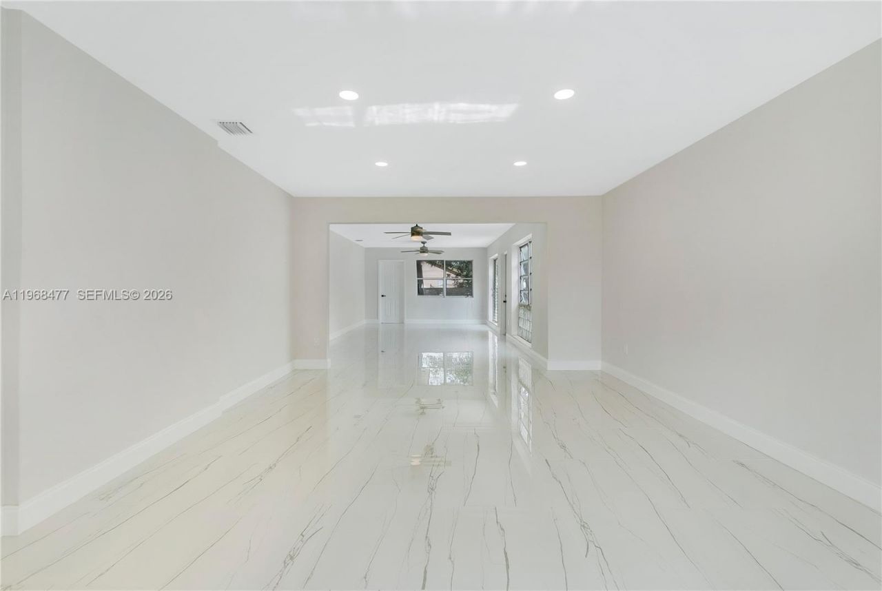 1231 NW 68th St, Unit 1231, Miami, FL 33147 Photo