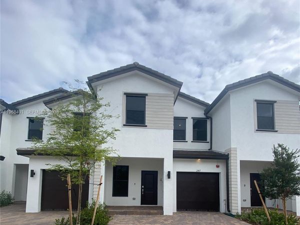 247 SW 159th Pl, Pembroke Pines, FL 33027