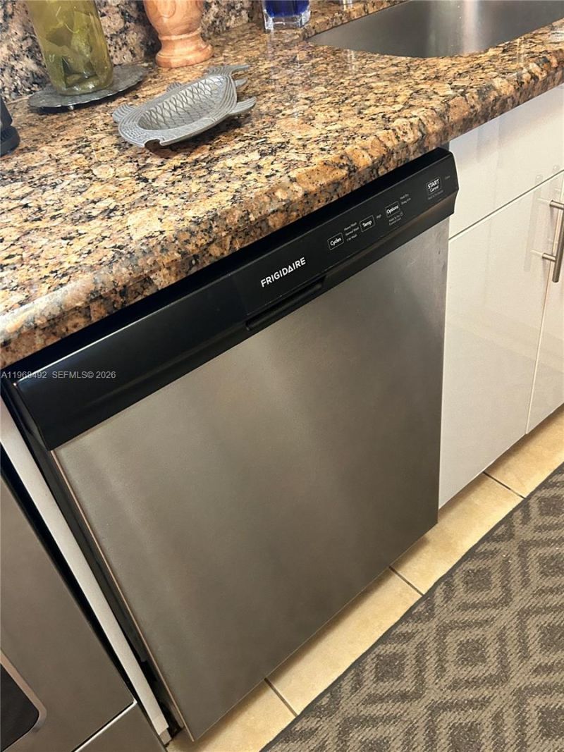 7030 NW 179th St, Unit 205, Hialeah, FL 33015 Photo