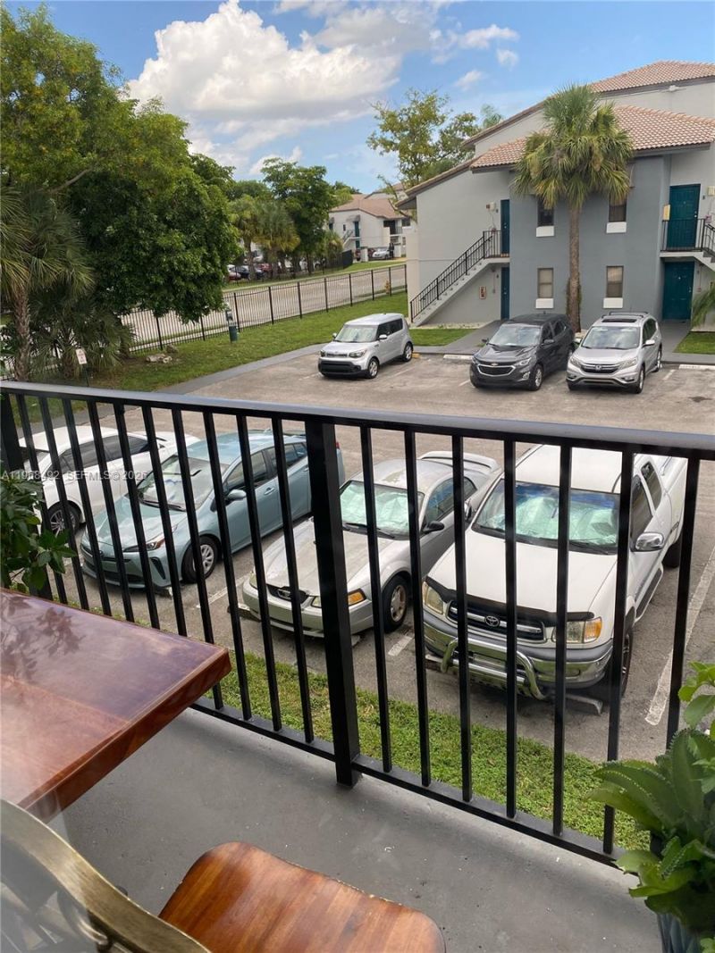 7030 NW 179th St, Unit 205, Hialeah, FL 33015 Photo
