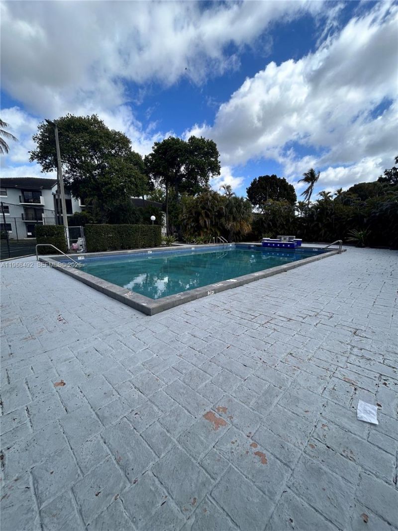 7030 NW 179th St, Unit 205, Hialeah, FL 33015 Photo