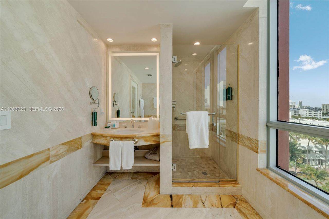 101 Ocean Dr , Unit 813, Miami Beach, FL 33139 Photo