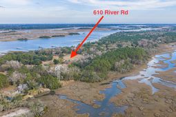 610 River Road photo 4