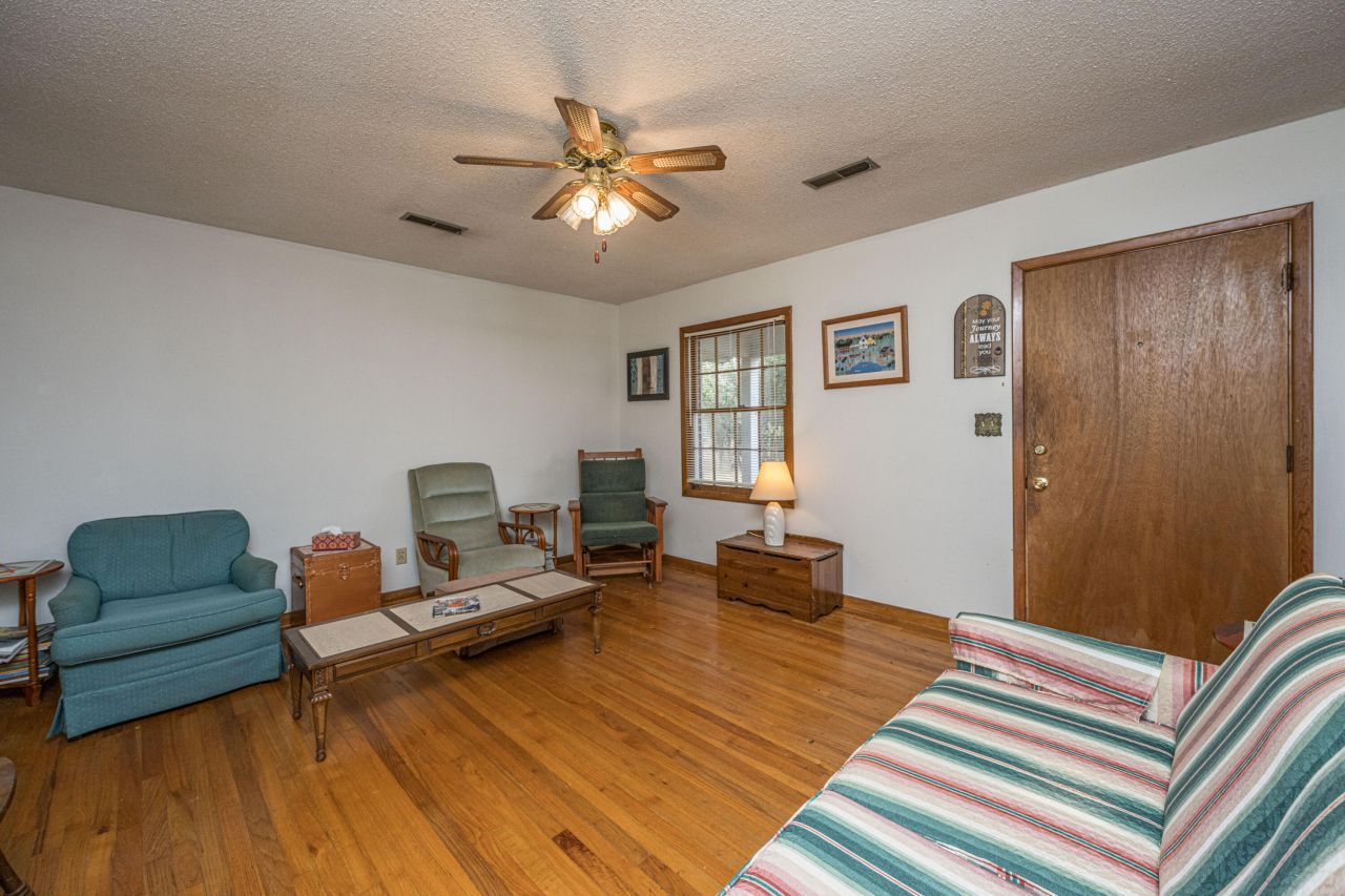 610 River Road Photo 17