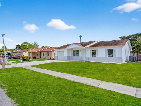 405 SW 78th Ter, North Lauderdale, FL 33068