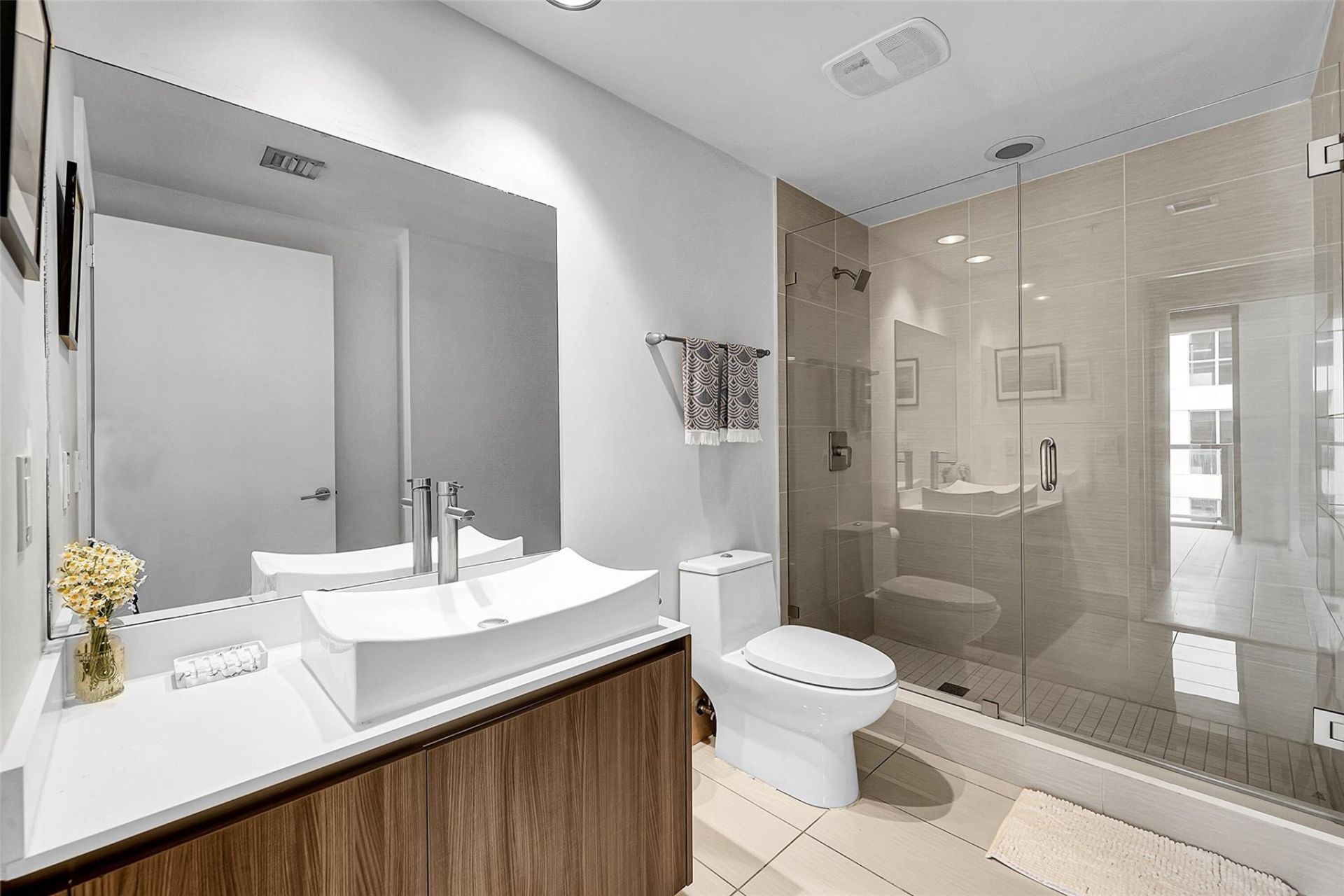 201 SW 17th Road, Unit 602, Miami, FL 33129 Photo