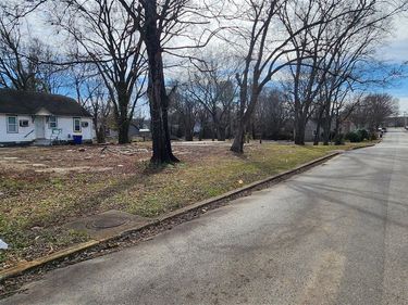 339 W 12th Street , Bowling Green, KY 42101