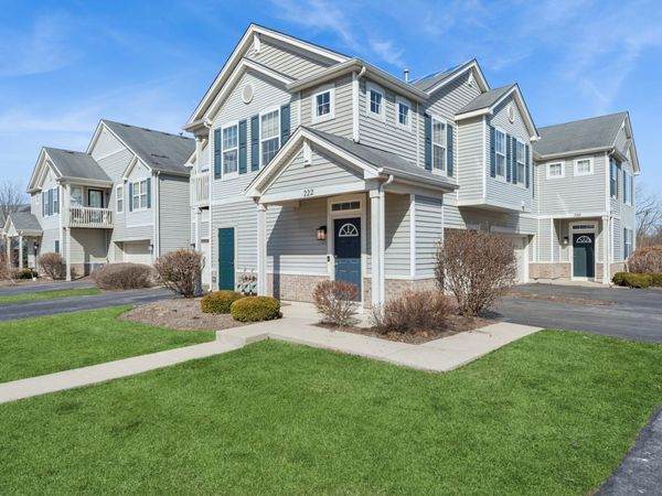 222 Bakers Drive W, Unit 222, Lakemoor, IL 60051