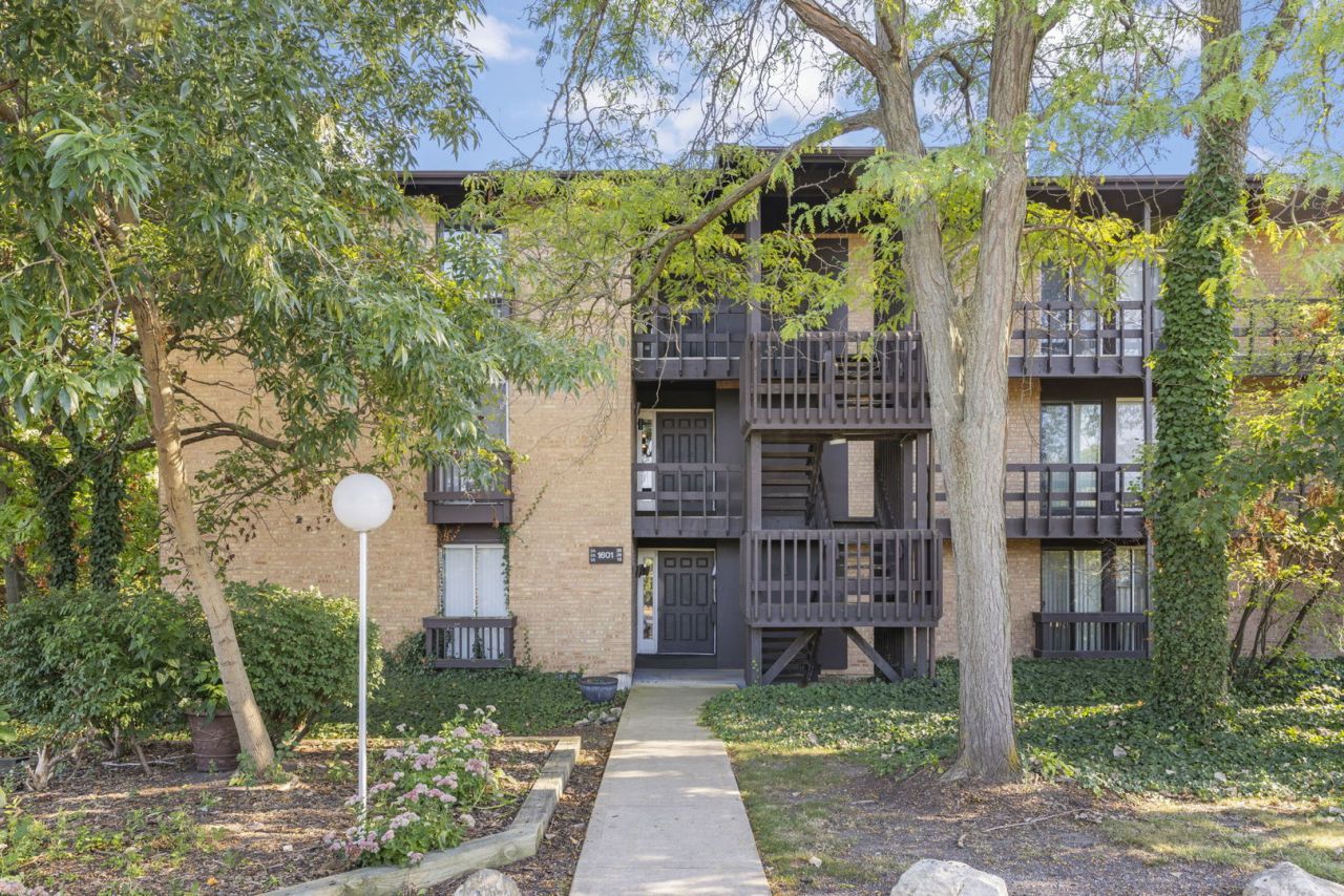 1601 Maple Terrace, Unit 1B, Lisle, IL 60532 Main Photo
