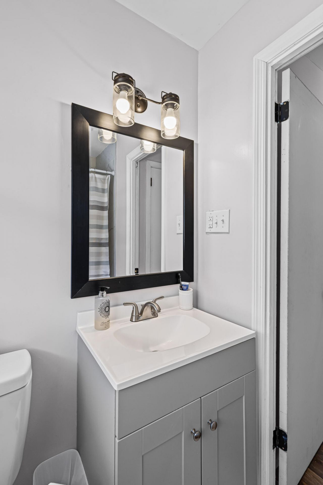 2401 Falcon Road Photo 15