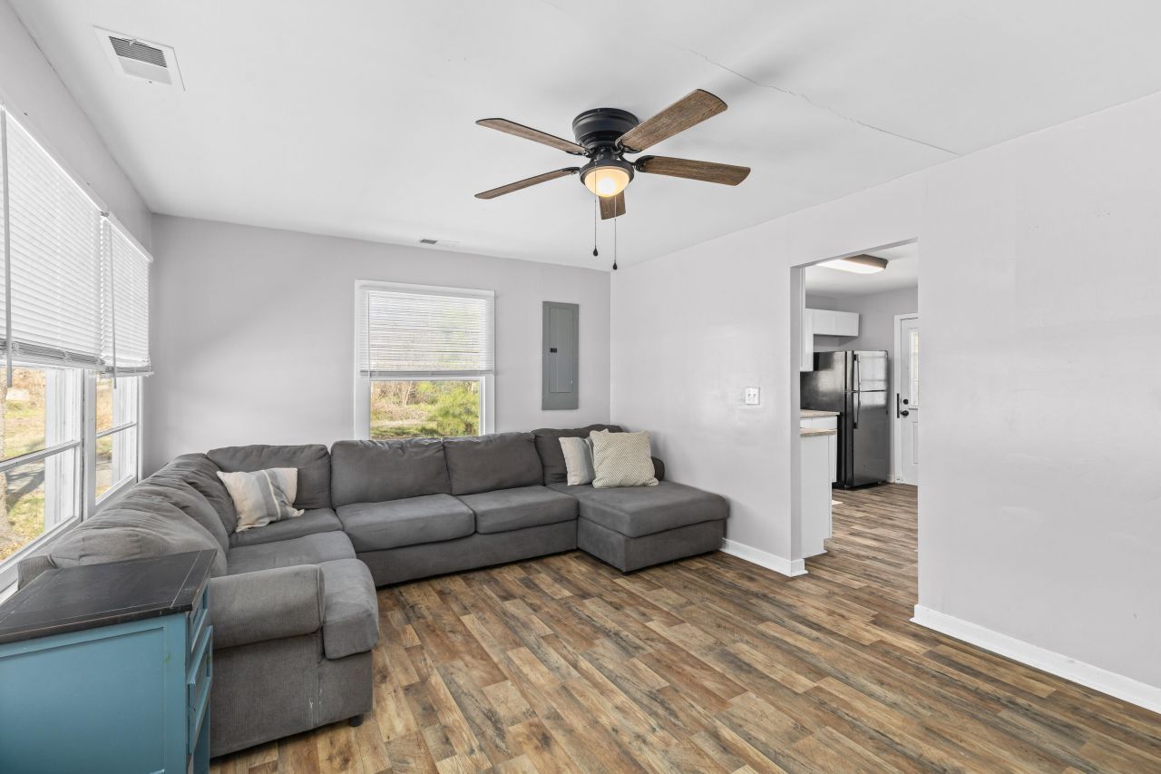 2401 Falcon Road Photo 4