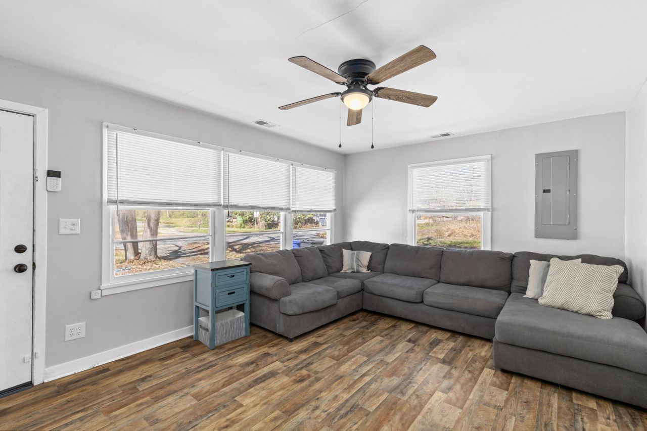 2401 Falcon Road Photo 5