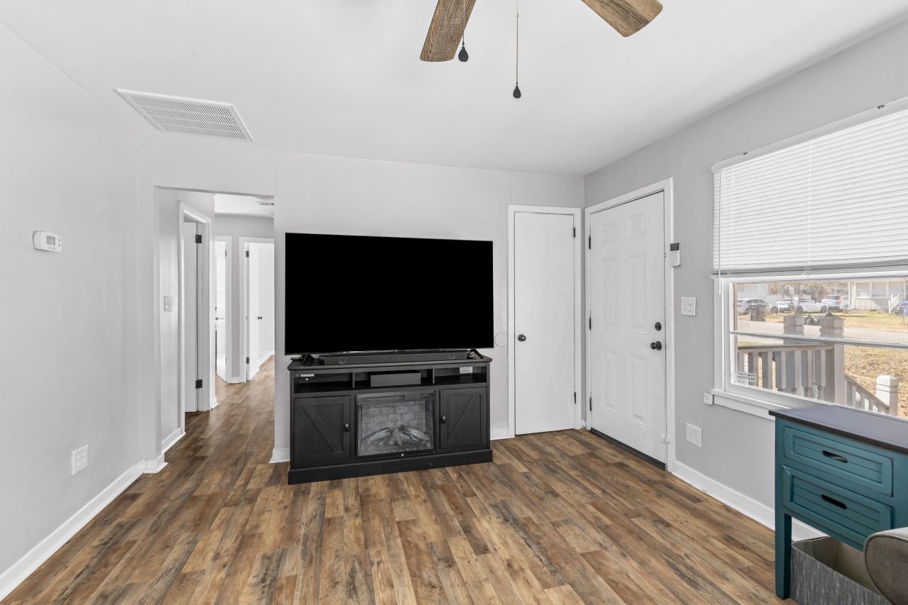 2401 Falcon Road Photo 6