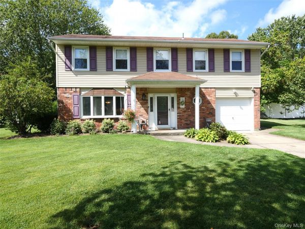 28 Block Boulevard , Port Jefferson Station, NY 11776