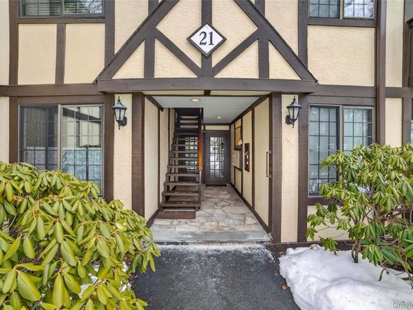 21 Foxwood Drive, Unit 8, Pleasantville, NY 10570