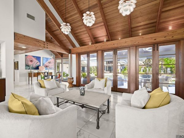 8742 W Fairway Dr, Baton Rouge, LA 70809