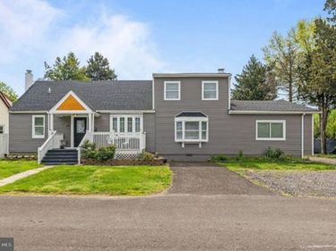 1039 CLINTON AVENUE, BENSALEM, PA 19020