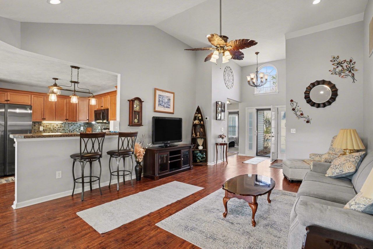 374 Barton Loop  Photo 10