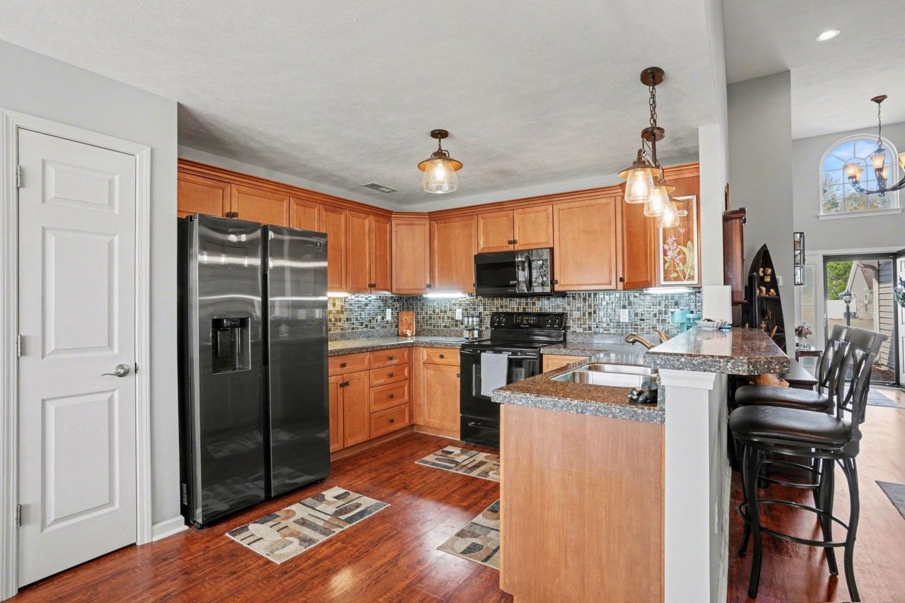 374 Barton Loop  Photo 11