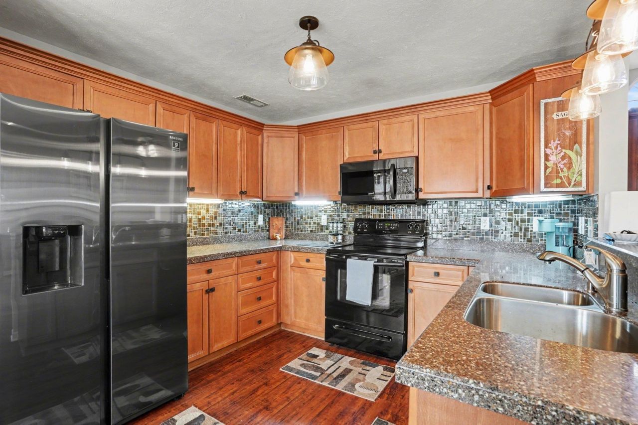 374 Barton Loop  Photo 12