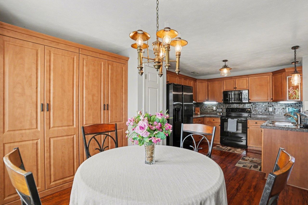 374 Barton Loop  Photo 15