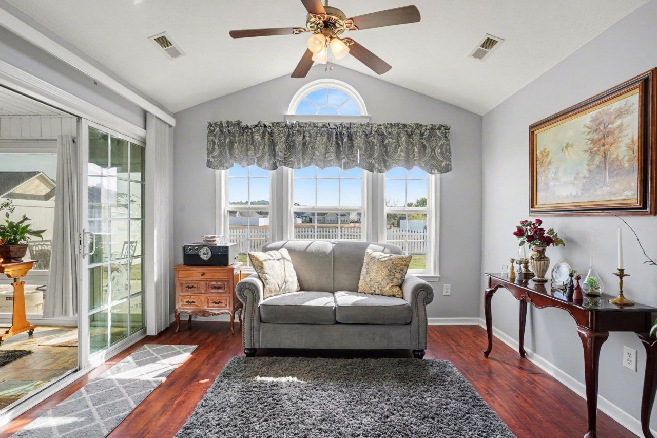 374 Barton Loop  Photo 18