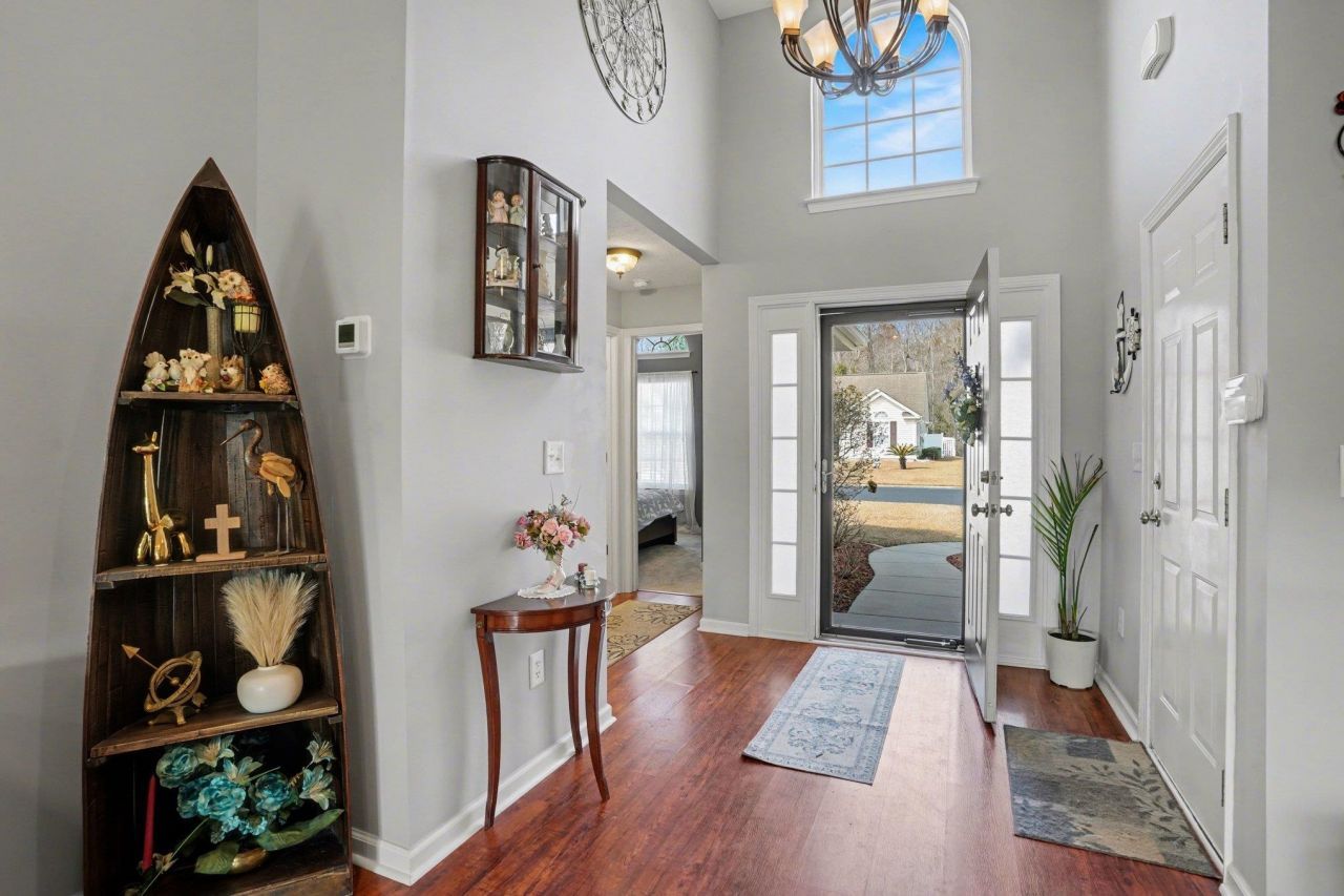 374 Barton Loop  Photo 6